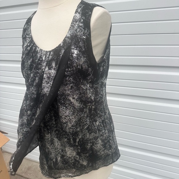 Michael Kors Black and White Sleeveless Blouse - Picture 2 of 5